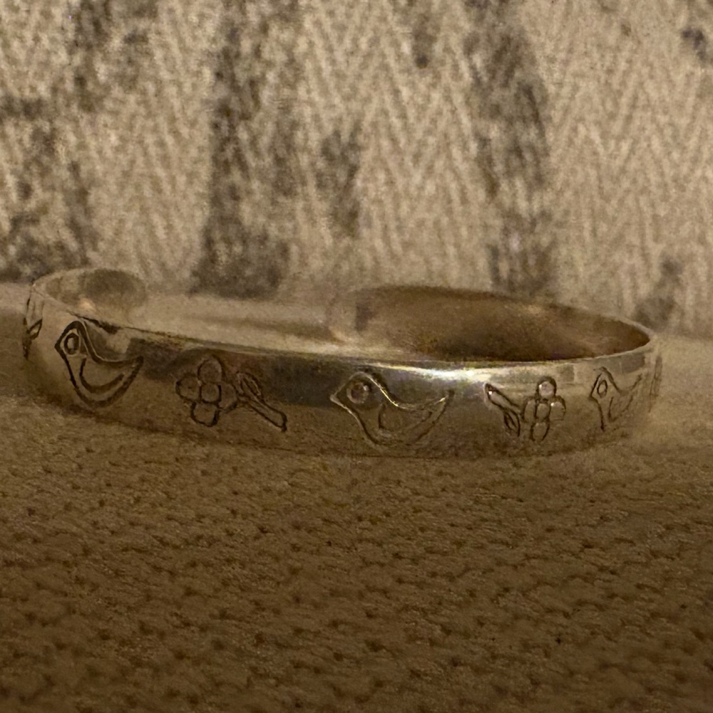 James Avery Silver Engraved Child’s Bangle Bracelet - Picture 2 of 6